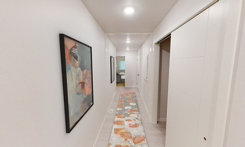 Modern 2-Bedroom Sui...