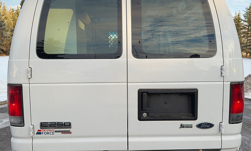 2013 Ford E-250 Carg...