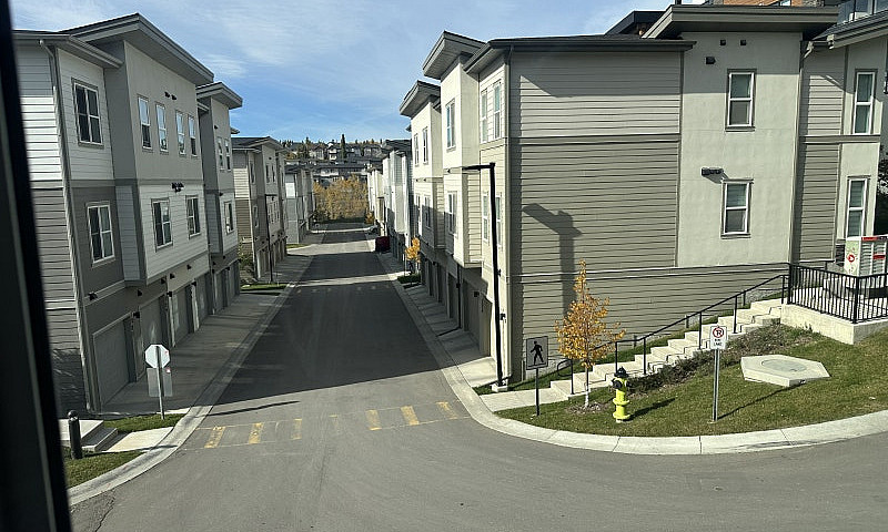 New Townhouse, 2-Bed...
