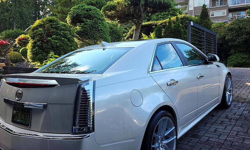 Cadillac Cts — Luxur...