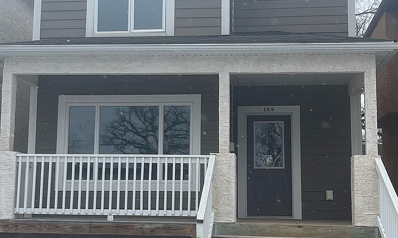 Beautiful 3 Bed 3 Ba...