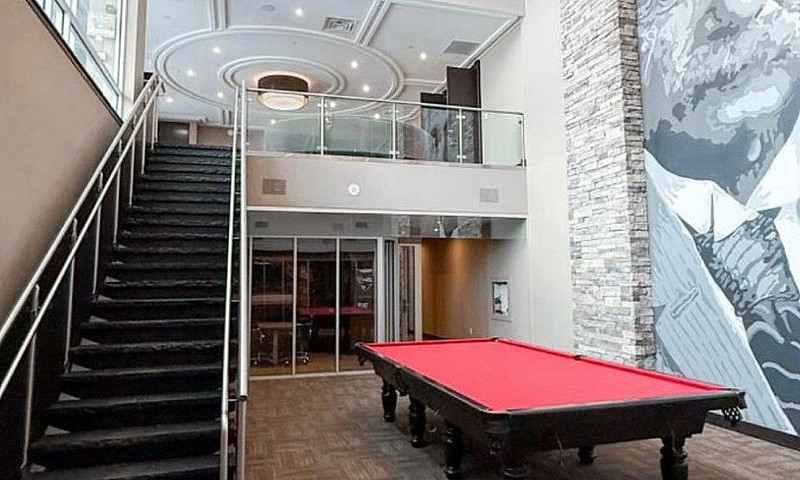 Private Room For Ren...