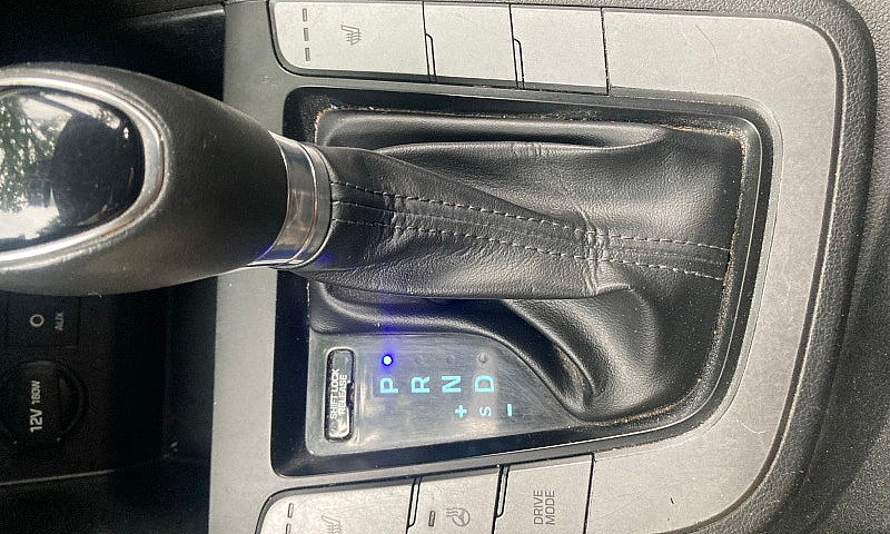 Hyundai Elantra Esse...
