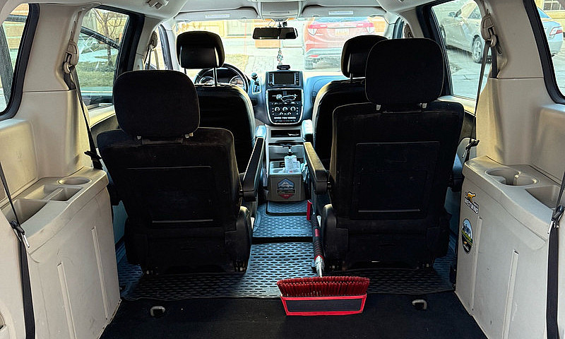 2011 Dodge Grand Car...