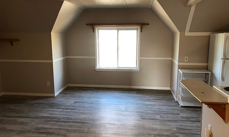1 Bdr Apt, Top Floor...