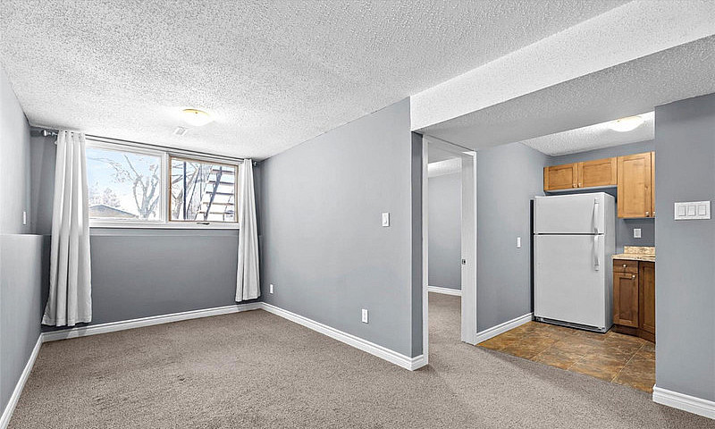 Basement Suite For R...