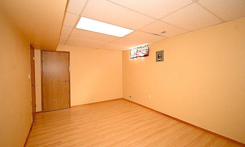 1 Bed, 1 Bath Bsmt S...