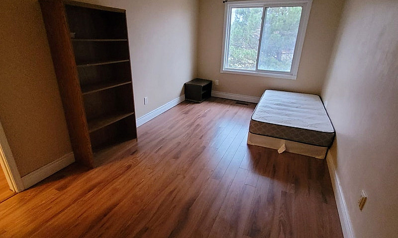 Private Room For Ren...
