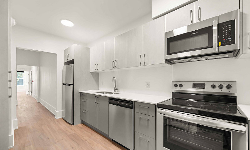 411 Stradbrook Ave -...