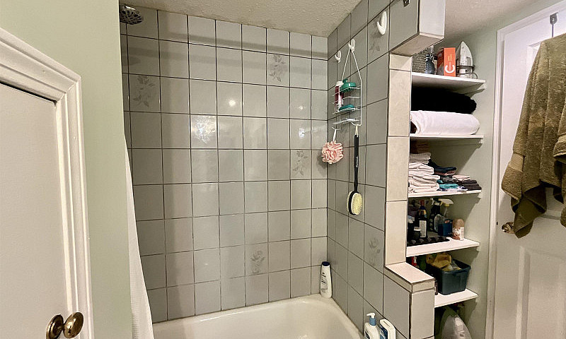 2 Bed Basement With ...