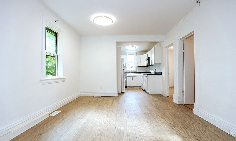 Charming 2-Bedroom B...