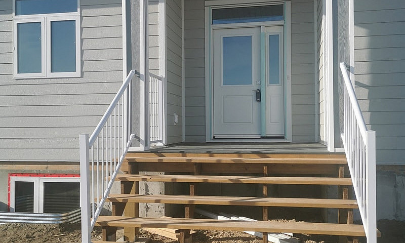 Lakefront Home For S...