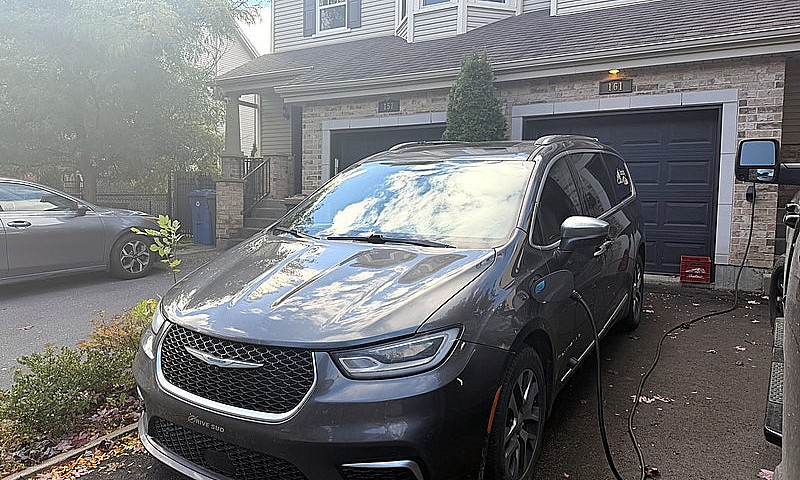 Chrysler Pacifica Hy...