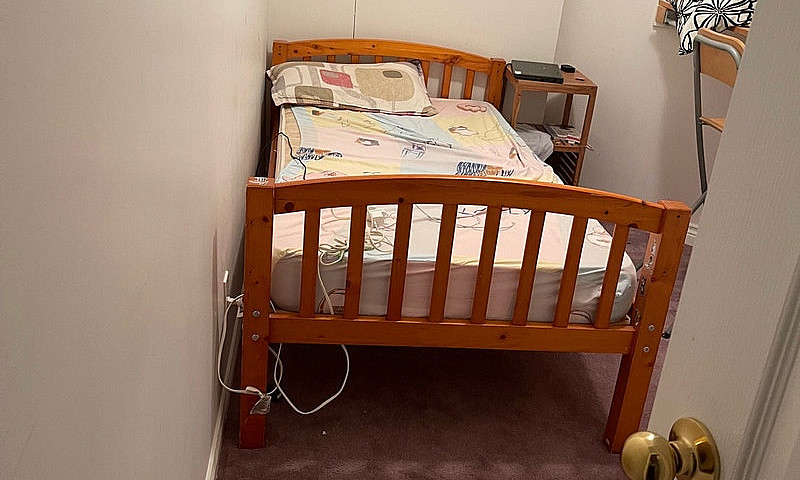 Small Room For Rent ...