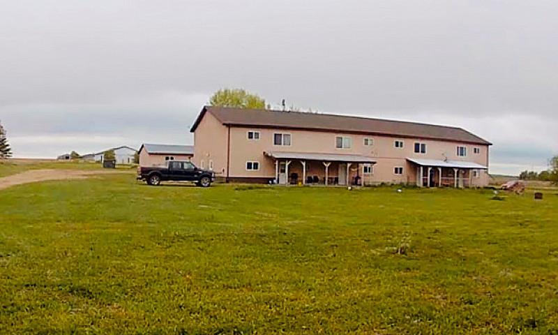 Hardisty Acreage For...