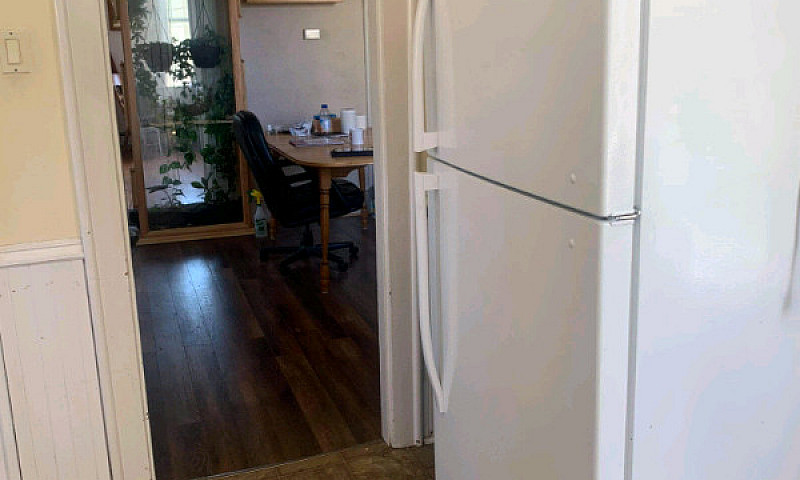 **** Top Floor 2 Bed...