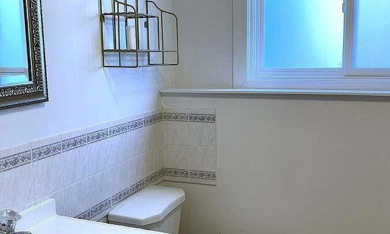 Private 1-Bedroom Lo...