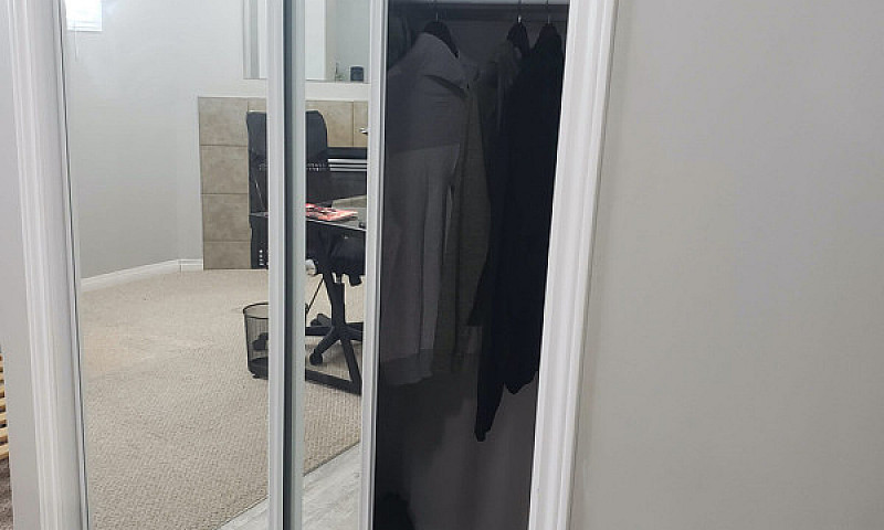 Bachelor/Studio Suit...
