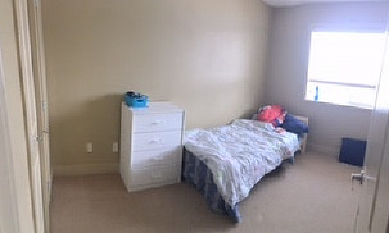 Spacious 3 Bedroom T...