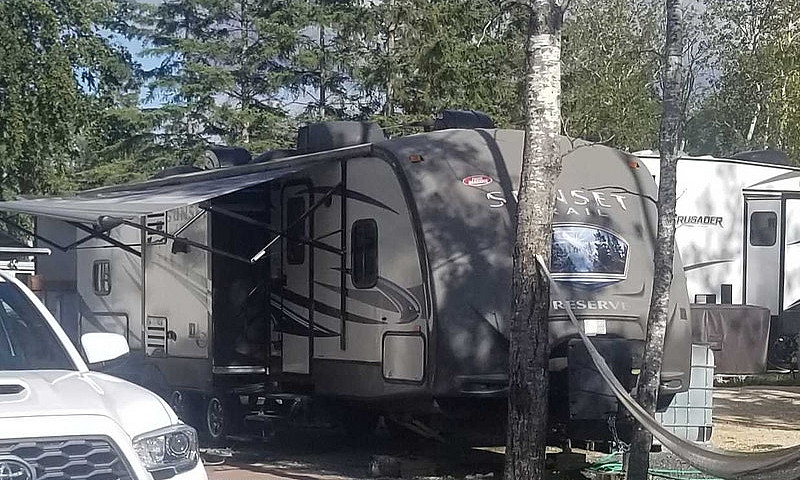 Lot And Trailer By L...