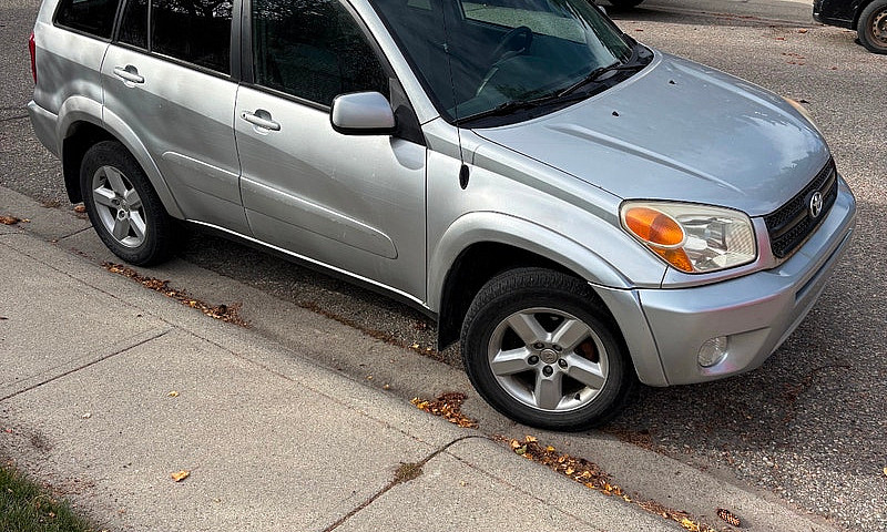 2004 Toyota Rav4...