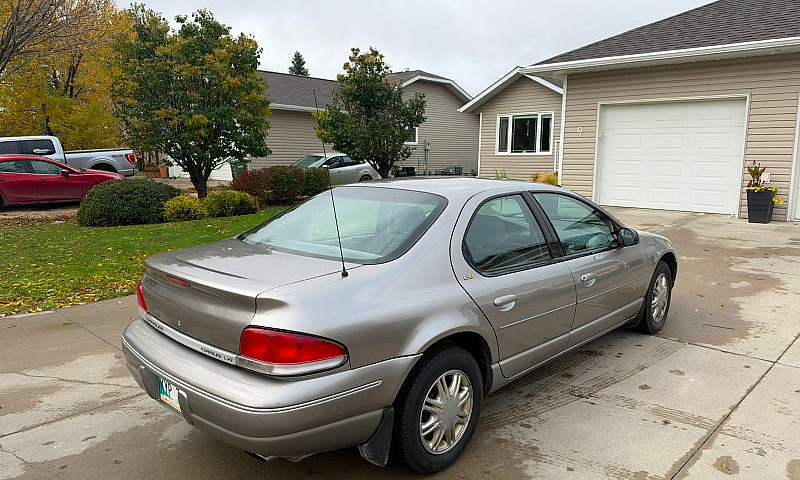 1998 Chrysler Cirrus...