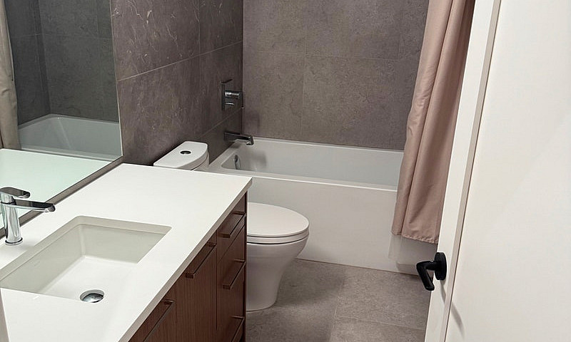 $1900/Month: North V...