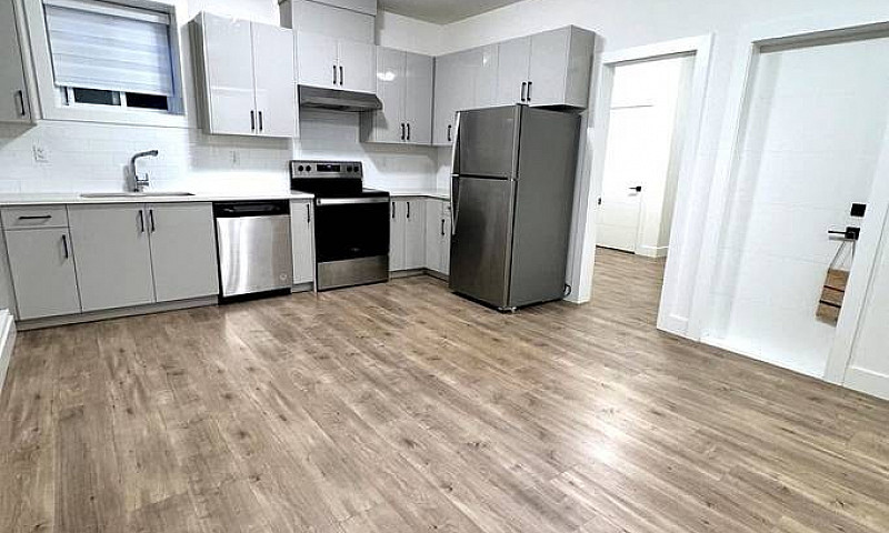 Bright 2-Bedroom Bas...