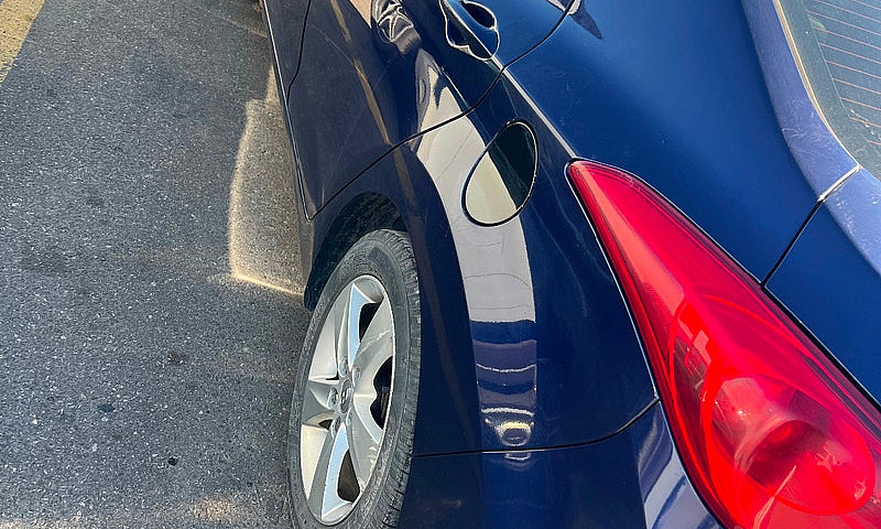 2012 Hyundai Elantra...
