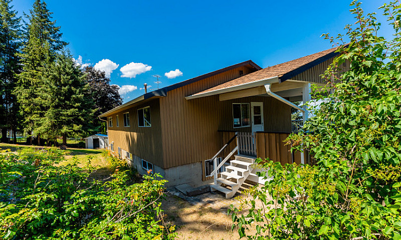 1360 12 Ave Se, Salm...