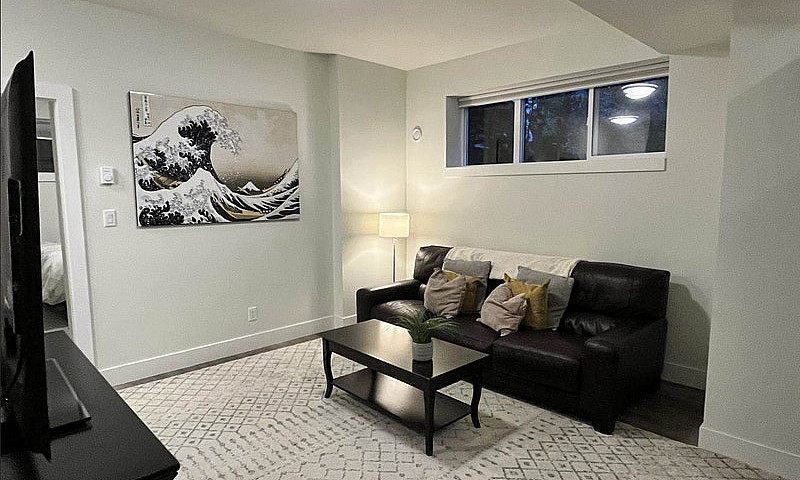1000Sqft 2Br + Den $...