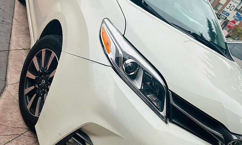 Toyota Sienna 2018 X...