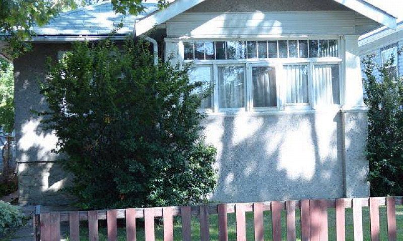 Character House In C...