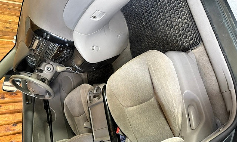Toyota Sienna 2003. ...