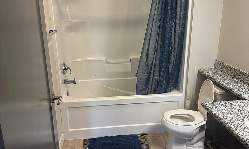 2Bed 2Bath Apt For R...