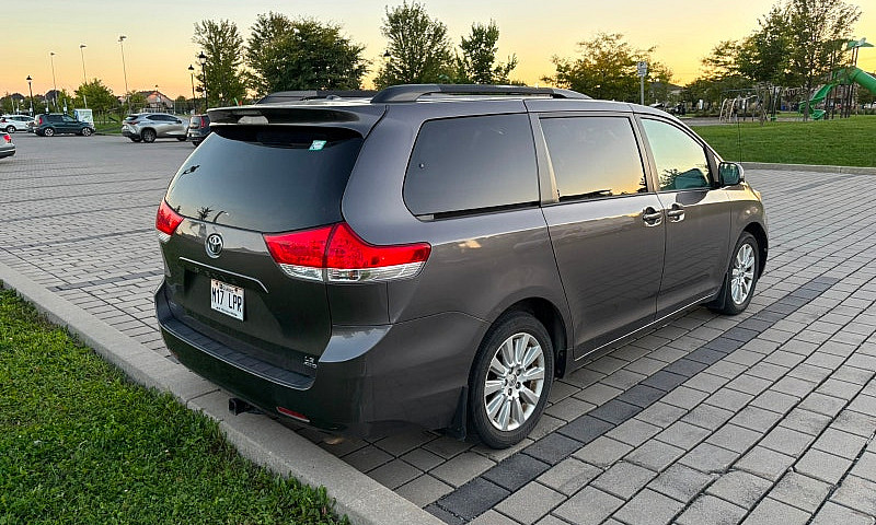 2013 Toyota Sienna L...