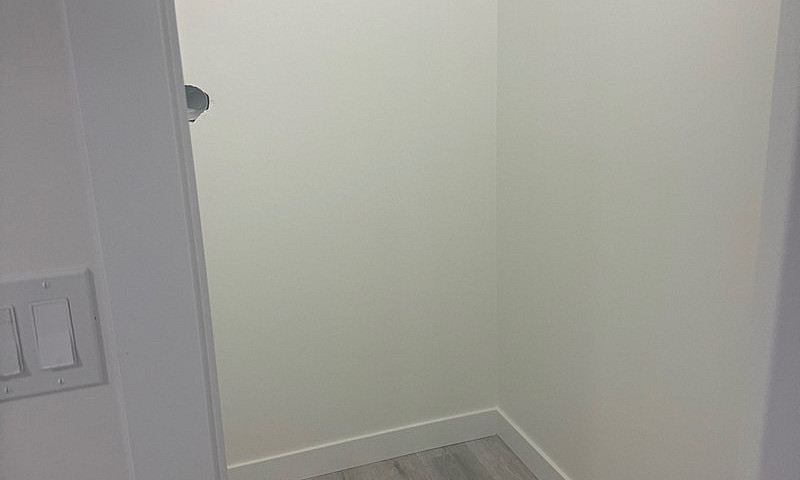 Basement Suite For R...