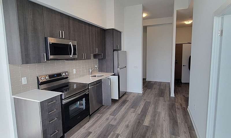 Upgraded 1 Bed + Den...