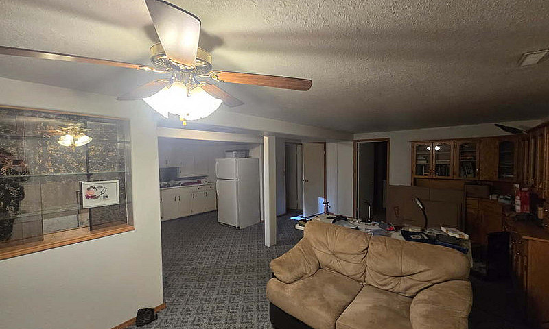 House For Sale In Me...