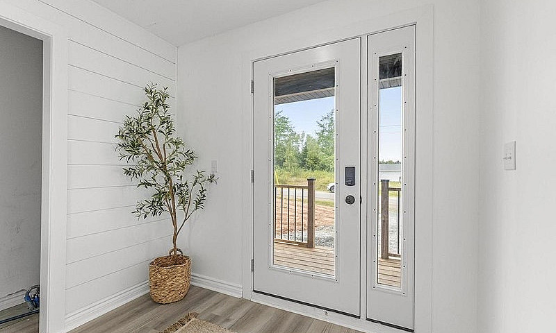 3 Bed, 2.5 Bath Town...