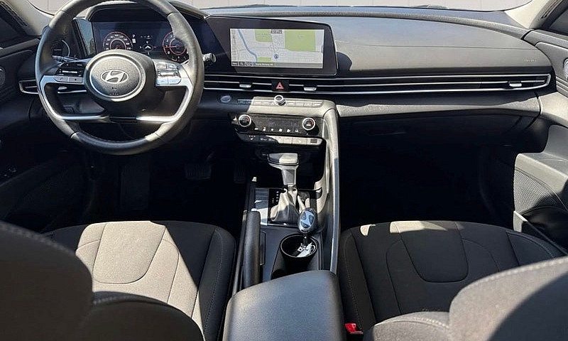 Hyundai Elantra 2025...