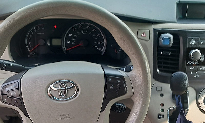  2012 Toyota Sienna ...