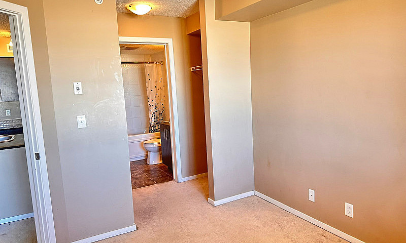 Top Floor Condo 2 Be...