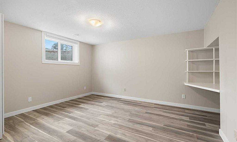 2 Bed+Den,1 Bath New...