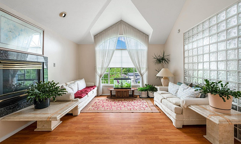 Custom-Built 5Br/4Ba...