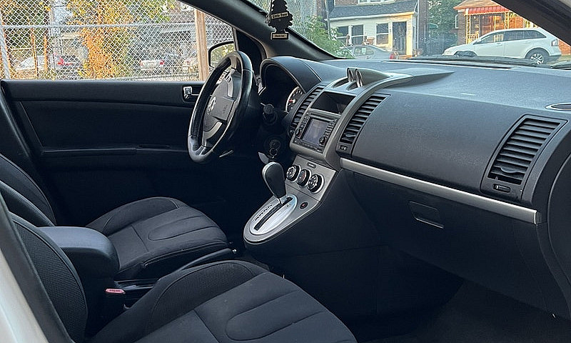 2010-Nissan-Sentra-2...