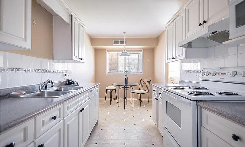 Charleswood Condo - ...