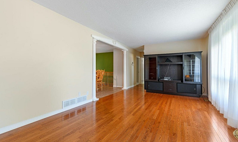 Stunning Country Hom...