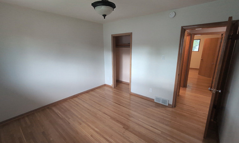 Two Suite House On 6...