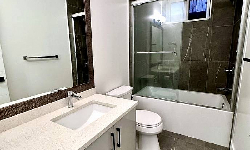 Bright 2-Bedroom Bas...